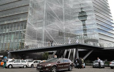 Tour de Ruhr vor Staatskanzlei in Düsseldorf