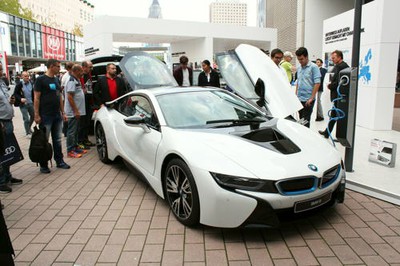 [IAA'15] BMW i8 am Kabel